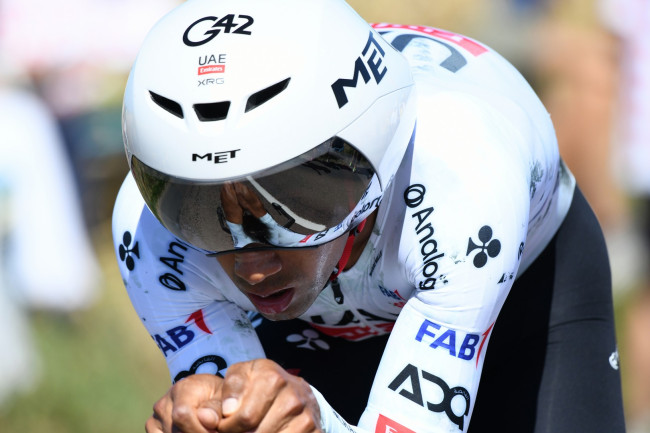Tay đua xe đạp người Ecuador Jhonatan Narváez hoàn thành cú hat-trick tại Giro d'Italia trong khi Eulalio vẫn dẫn đầu