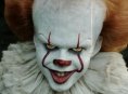 Bill Skarsgård sẽ trở lại với vai Pennywise trong loạt phim tiền truyện It sắp tới của Max